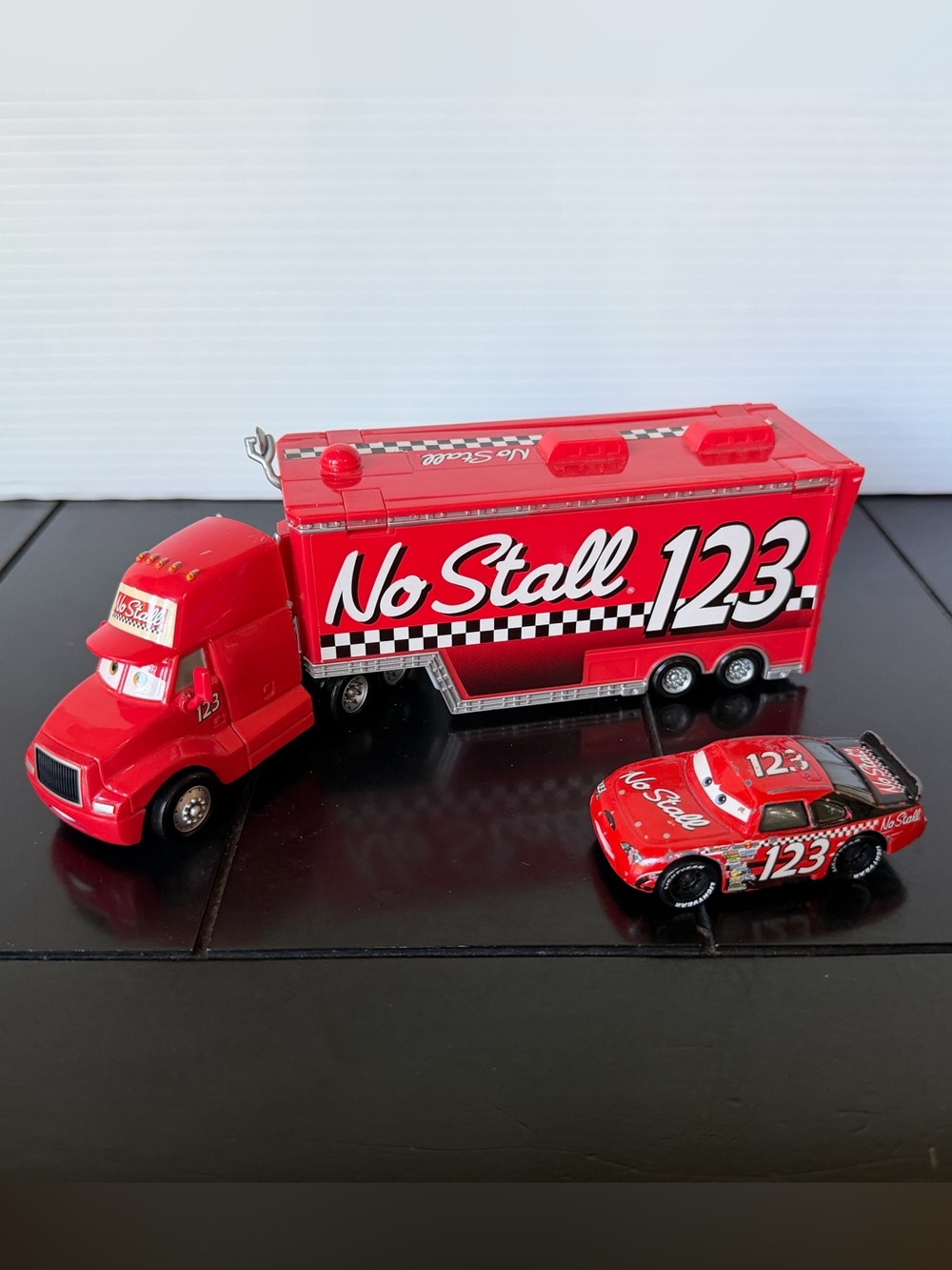 Disney Pixar Cars #123 No Stall Hauler w/ Race Car